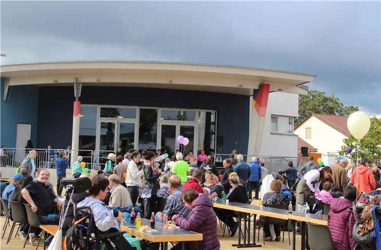 Das Bühnenprogramm war bunt und abwechslungsreichFoto: privat