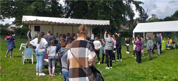 Das Bühnenprogramm war trotz schlechter Wettervorhersage gut besucht. Fotos: privat