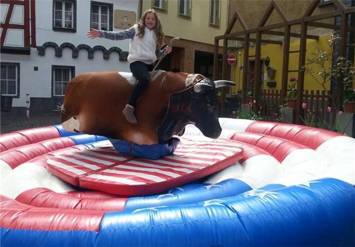 Das Bull-Riding sorgte für eine außergewöhnliche Abwechslung.