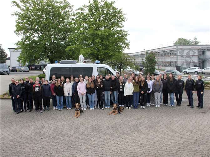 Das Bundespolizeiaus- und -fortbildungszentrum Swisttal bot den Schülerinnen die Möglichkeit, den Beruf der Polizistin näher kennenzulernen. Foto: privat