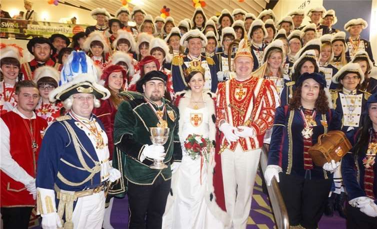 Das CCO eröffnete den Schlagerabend in der Stadthalle.Stuko
