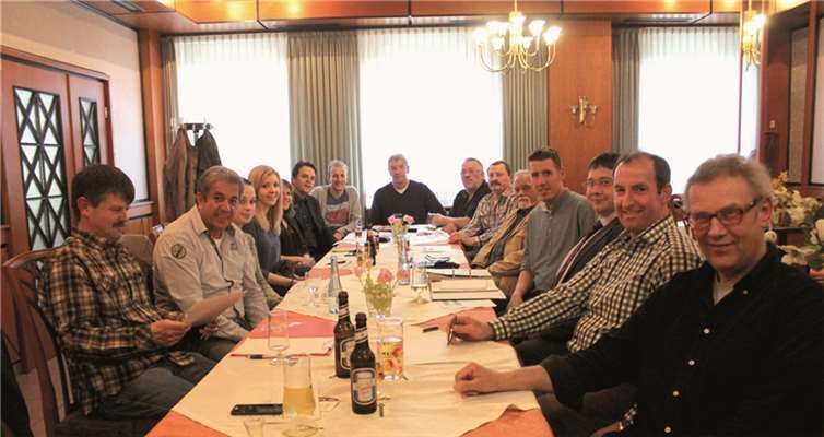 Das CDU-Team Niederzissen wurde von ihrem Vorsitzenden, Rolf Hans, über die Planungen des neuen Bauhofes informiert (v. l.): Ingo Stürmer, Markus Marino, Christina Genn, Sophie Hans, Sabine Theis, Björn Pfeif, Gerd Loth, Rolf Hans, Gerd Krudewig, Herbert Both, Dieter Lukas, Florian Bröker, Nikla Seiwert, Jürgen Schneider, Bernd Schneider. privat