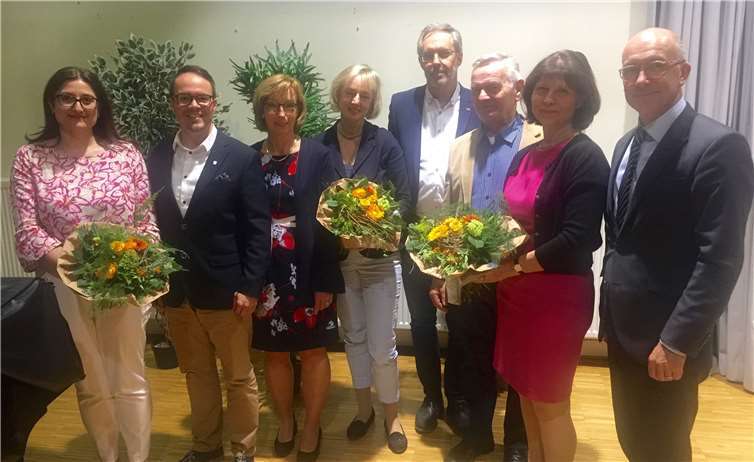 Das CDU-Team nach den Vorstandswahlen: (v.li.) Mitgliederbeauftragte Handan Klein, Fraktionschef Joachim Kühlwetter, CDU-Vorsitzende Katja Kroeger, Beisitzerin Ariane Stech, stellvertretender Kassenführer Georg Schneider, Beisitzer Alex Voigtsberger, Kassenführerin Sabrina Gutsche und Bürgermeister Bert Spilles.Privat