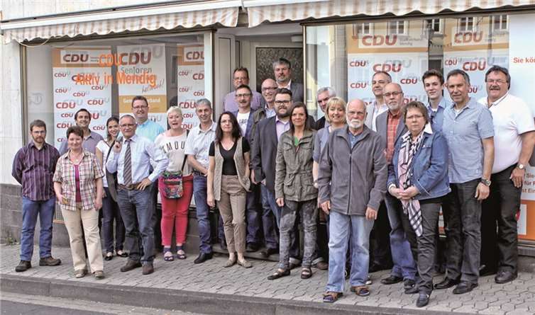 Das CDU-Team vor dem neuen Bürgerbüro in der unteren Heidenstockstraße. Jürgen Thierfelder