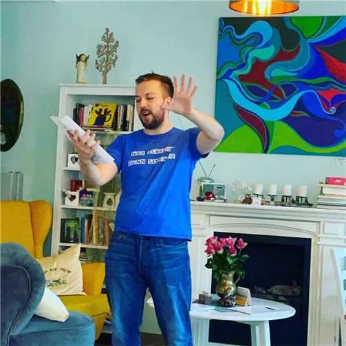 Das Café sofa veranstaltet mit dem jungen Meckenheimer Autor und Poeten Joshua Clausnitzer eine Lesung zu seinem Buch „Wer schreibt denn so was?!“Foto: privat