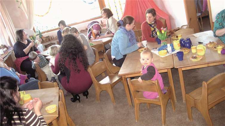 Das Café wird gerne genutzt, um Gespräche mit den Erzieherinnen und anderen Eltern zu führen. privat