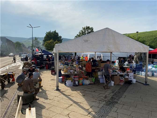 Weit über eine Million Euro an Sach- und Geldspenden für Flutopfer im Ahrtal Das Camp am Ahrweiler Bahnhof. Foto: privat