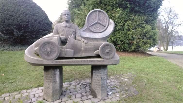 Das Caracciola-Denkmal in Remagen. privat