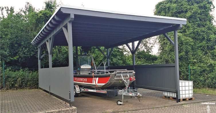 Das Carport bietet einen sicheren Unterstand für die Boote der Feuerwehr Oberwinter.privat