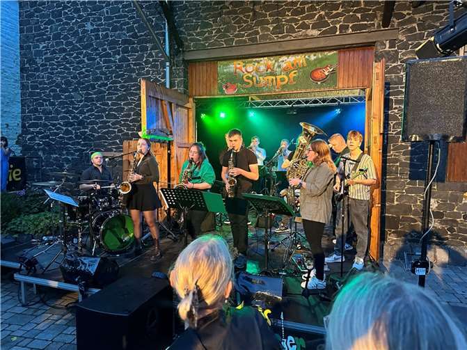 Das Chaosorchester Weibern begeisterte mit tollen Rhythmen und kreativen Interpretationen internationaler Hits. Fotos: VG-Verwaltung Mendig/Stefan Pauly