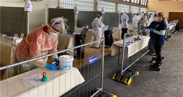Das Corona-Testzentrum in der Jahnsporthalle hat einen weiteren Testtag eingerichtet. Foto: DRK Ortsverein Sinzig/Freiwillige Feuerwehr Sinzig