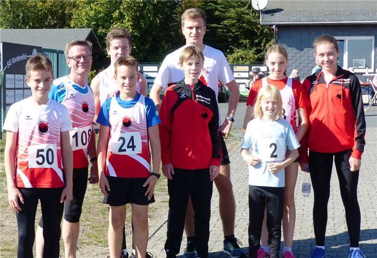 Das Crosslaufteam des TV Cochem von lks: Lennart Mohr, Markus Nockelmann, Luca Savioli, Mathis Mohr, Phil Nockelmann, Niclas Olbermann, Frieda Balles, Josi Balles, Sarah Gräf.Privat