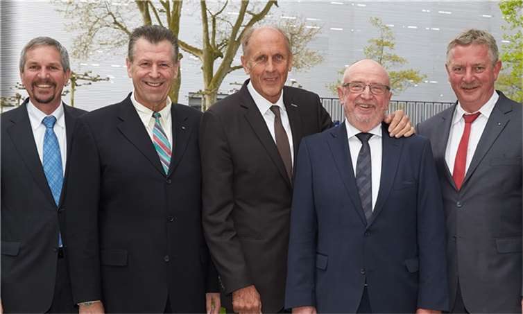 Das DMSB-Präsidium, unter der Führung von Hans-Joachim Stuck (M.), freit sich auf weitere vier Jahre konstruktiver Zusammenarbeit. privat