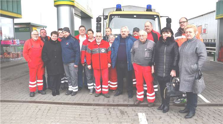 Das DRK- Auslandshilfeteam mit seinen Gastgebern.Foto: Heinz Gasper