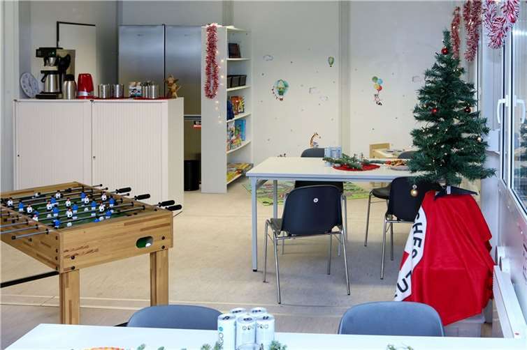 Das DRK-Servicecenter Ahr wurde vor einigen Tagen um einen rund 50 Quadratmeter großen Gemeinschaftsraum zu einer Begegnungsstätte erweitert. Dieser Raum ist vormittags für niederschwellige unbegleitete Angebote geöffnet. Nachmittags werden ab Januar von Fachkräften begleitete generationenübergreifende niederschwellige Programme angeboten. Foto: Thorsten Trütgen