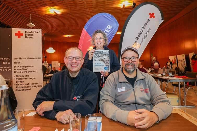 Das DRK und die Johanniter informierten über ihr Angebot: Frank Pütz, Elke Friedrich und Erik Heneka (v.l.).