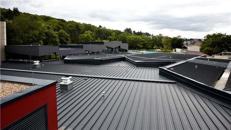 Das Dach des Nettebades ist ein Werk vonFRANZEN Dachtechnik. Fotos: Behrendt & Rausch Fotografie