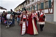 Das Damen Dreigestirn auf den Weg zu ihrem Wagen.