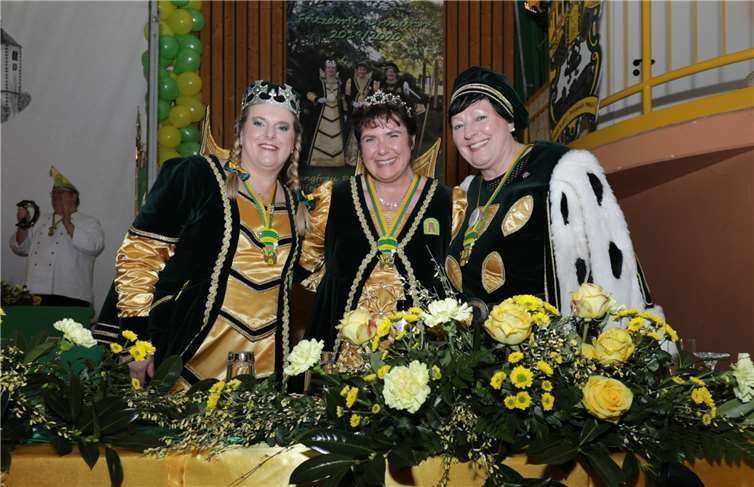 Das Damendreigestirn genoss die Sitzung mit sichtlich „Spaß an der Freud“.