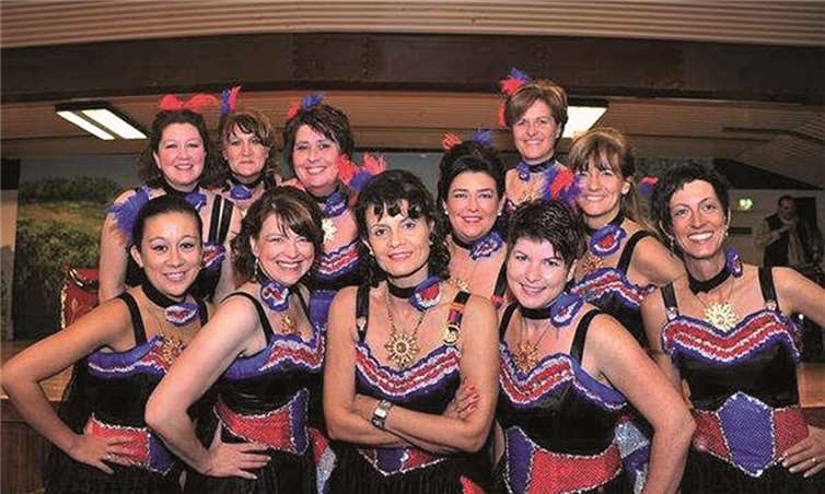 Das Damenkomitee sticht an Weiberdonnerstag in See. privat