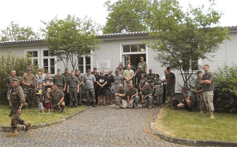 Das Denkmal „Wiege der Bundeswehr“ war für die über 60 Teilnehmer der USMVP ein Etappenziel bei ihrem diesjährigen Camp auf dem Krahnenberg.  privat