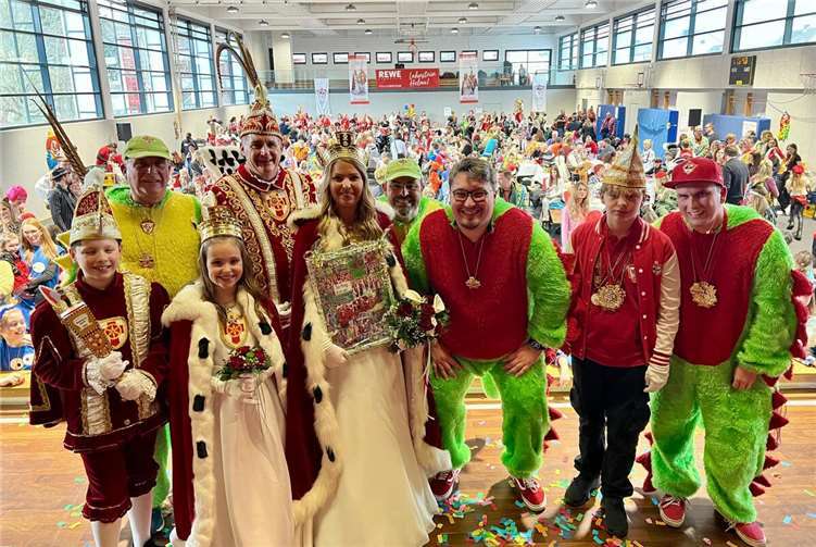 Das Dino-Team zusammen mit den Tollitäten auf der Bühne. Foto: Günter Groß/NCV
