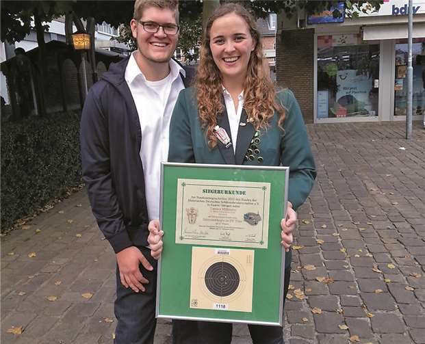 Das Diözesankönigspaar Tamara Möllmann in Begleitung Ihres Freundes Matthias Steffens.