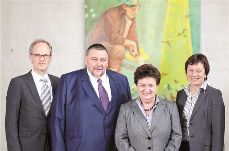 Das Direktorium des Marienhaus-Klinikums Bendorf-Neuwied-Waldbreitbach (von links): der ärztliche Direktor Prof. Dr. Christof Schenkel-Häger, Pflegedirektor Ulrich Pötzl, Krankenhausoberin Therese Schneider und die kaufmännische Direktorin Claudia Hoffmann.privat