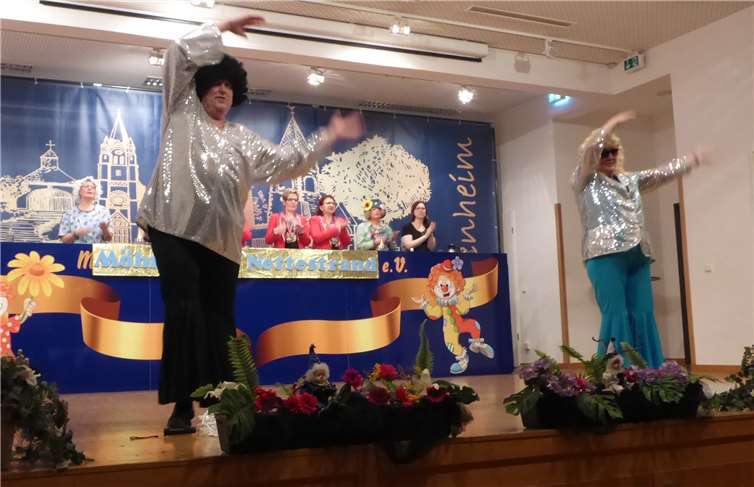 Das Disco-Fieber hielt Einzug im Bürgerhaus.