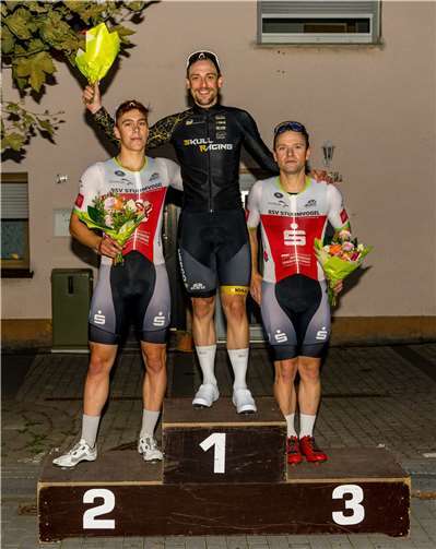 Das Doppelpodium des RSV Sturmvogel.  Foto: Holger’s Radsportfotos
