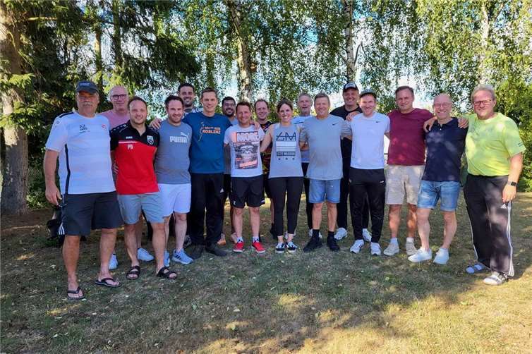 Sport, Spiel und Gemeinschaft beim Doppelturnier des TuS Kettig Das Doppelturnier hat einmal mehr gezeigt, wie lebendig das Vereinsleben beim TuS Kettig ist. Sportliche Fairness, Freude am Tennis und geselliges Beisammensein machten die Veranstaltung zu einem gelungenen Highlight im Vereinskalender. Foto: TuS Kettig