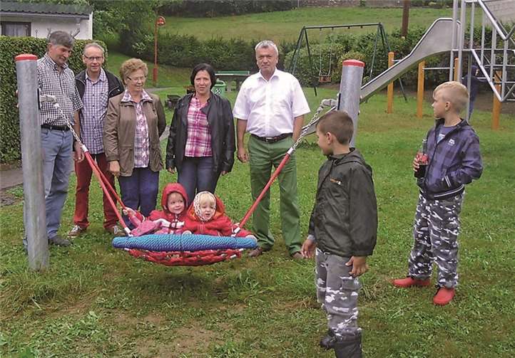 Das Dreifachreck und die Mininestschaukel wurden gleich von den Kindern in Beschlag genommen. privat