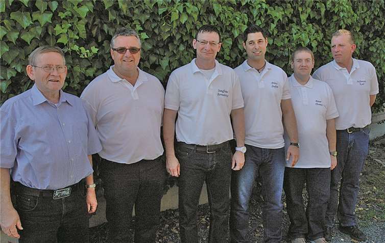 Das Dreigestirn Prinz Stefan I. (Mitte), Jungfrau Bernadette I. (li.) sowie Bauer Thomas (re.), flankiert von den Adjutanten Karl Heuel, Georg Rheindorf und Willi Spilles.RFW