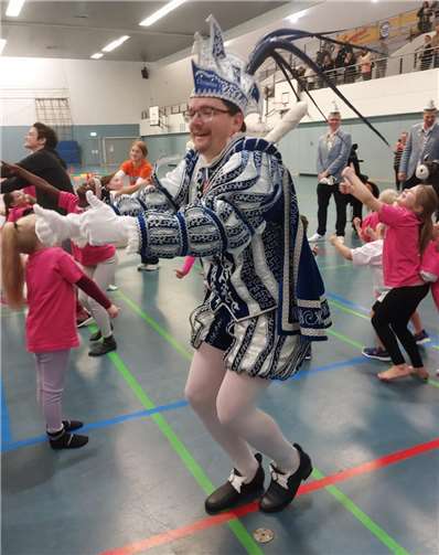 Das Dreigestirn Troisdorf war zu Besuch und feierte mit. Fotos: privat