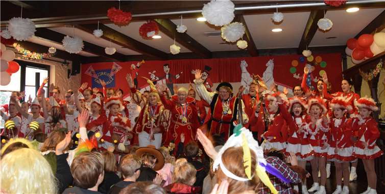 Das Dreigestirn begrüßte den närrischen Nachwuchs.Privat