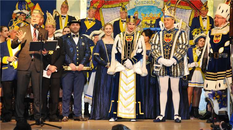 Das Dreigestirn wurde feierlich von Bürgermeister Andreas Geron proklamiert. RASCH