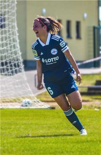 Das Duell gegen die Bayern Mädels war Hart aber fair. Die SG99 überzeugte heute mit einer geschlossenen Leistung und lies Bayern kaum eine Chance. Foto: Roland Schäfges - www.myfoto24.eu