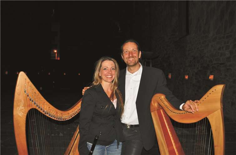 Das Duo Harfenzauber, Melanie und Ulrich Knopp aus Seeheim-Jugenheim entführt seine Zuhörer weg vom Alltag. Ihre Musik berührt die Seele und geht tief unter die Haut. privat