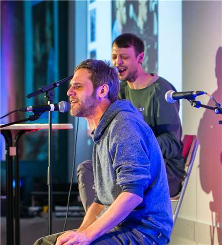 Das Duo John & Daniel kommt nach Rheinbach ins Theater am Lohmarkt. Foto: Judith Mengel