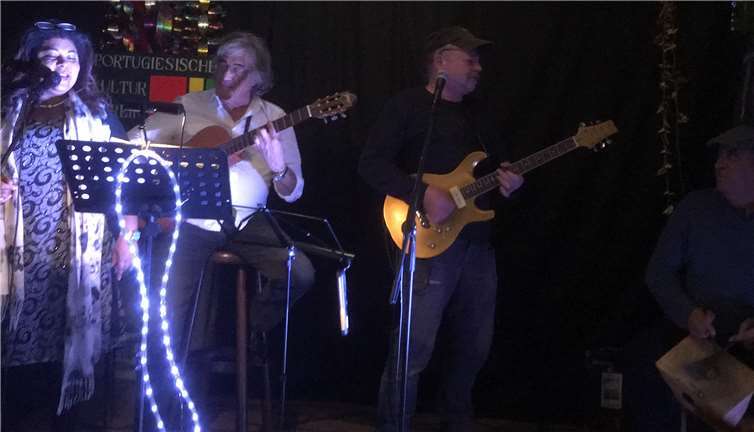 Das Duo „Latin Emotions“ verzauberte die Gäste mit ihren Songs. privat