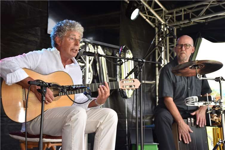 Das Duo Manos mit Klaus Mäurer links undDieter Wüster Lindenau sorgte für die passende Musik
