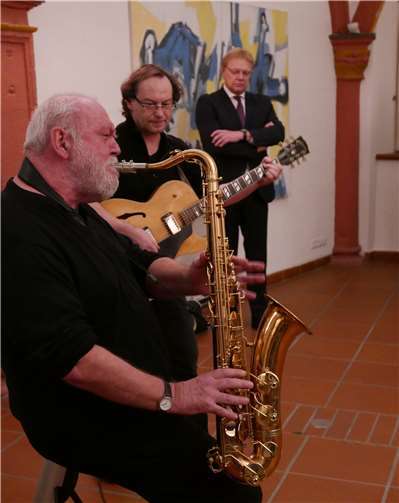 Das Duo „Mixed Pickles“ begleitete die Ausstellungseröffnung.