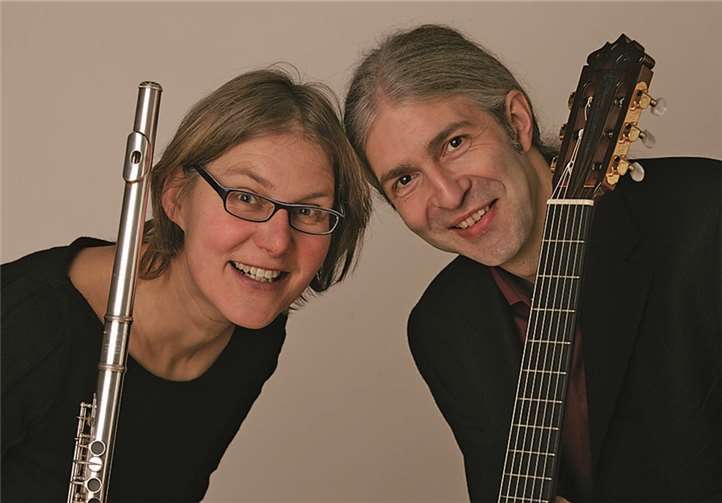Das Duo Nuances mit Querflöte und Gitarre.  Privat