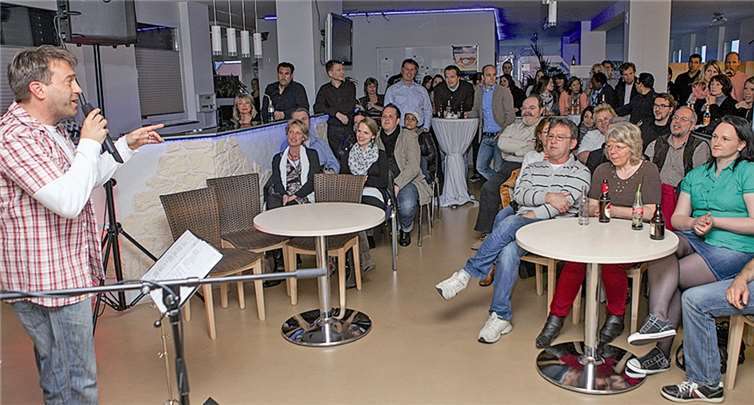 Das Duo „RheinAkustik“ trat im Medizinische Fitness ACTIVIVER im Ärztehaus Rheinbach auf und sorgte für Begeisterung beim Publikum. VJ