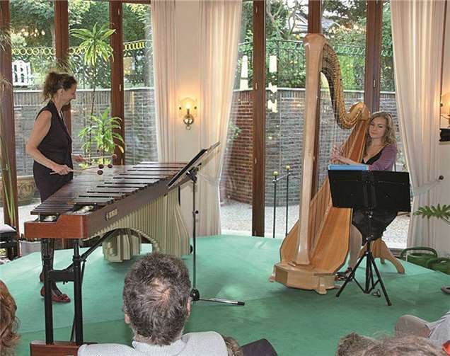 Das Duo Sonitus mit Cordula Clausen (Marimba) aus Grafschaft und Dorothea Bach (Harfe) aus Weimar. privat