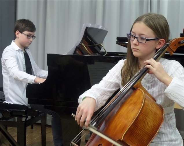Das Duo Streicher/Klavier spielen am 14. Januar unter Leitung von Klementina Pleterski (Violine), Stefan Welsch (Cello) und Andreas Frese (Klavier).privat