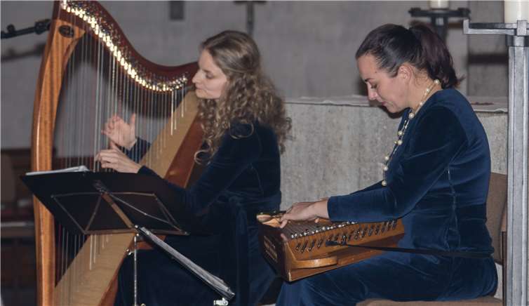 Das Duo Unicum intonierte Klassikersowie Traditionals und modernere Stücke.