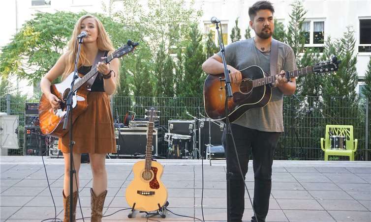 Das Duo Wandering Souls bezauberte mit gefühlvollen Songs aus eigener und aus fremder Feder. Fotos: Bürgerverein Montabaur