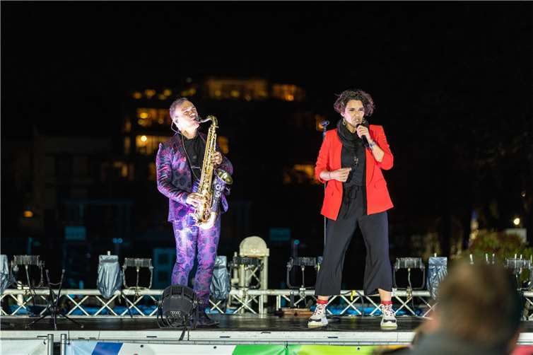 Das Duo saxOsing erobert mit bekannten Klassikern aus Pop, Rock und Dance sowie den neuesten Charthits regelmäßig die Klangwelle-Bühne.  Fotos: Dominik Ketz