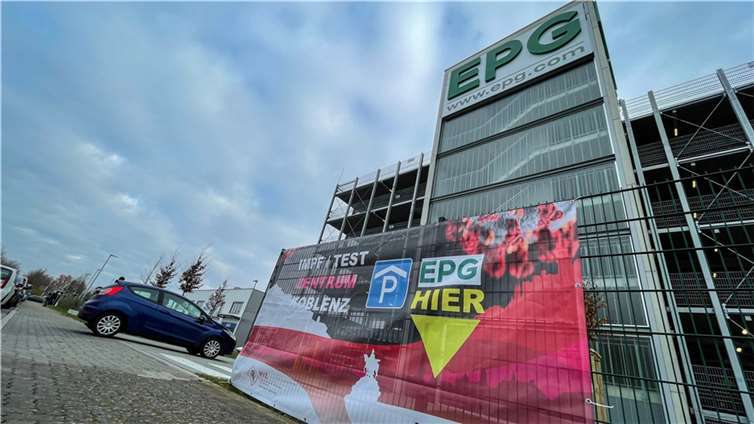 Das EPG-Parkhaus in der Straße „Im Metternicher Feld“ steht allen Nutzerinnen und Nutzern des Landesimpfzentrums sowie der Corona-Ambulanz Koblenz während ihres Aufenthalts in der Einrichtung kostenlos zur Verfügung.Foto:Stadt Koblenz/Egenolf